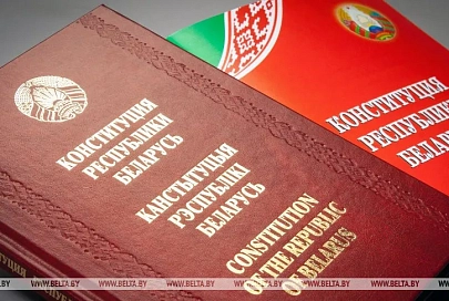 "Не под давлением и не через улицу" - Лукашенко о передаче полномочий и изменении Конституции